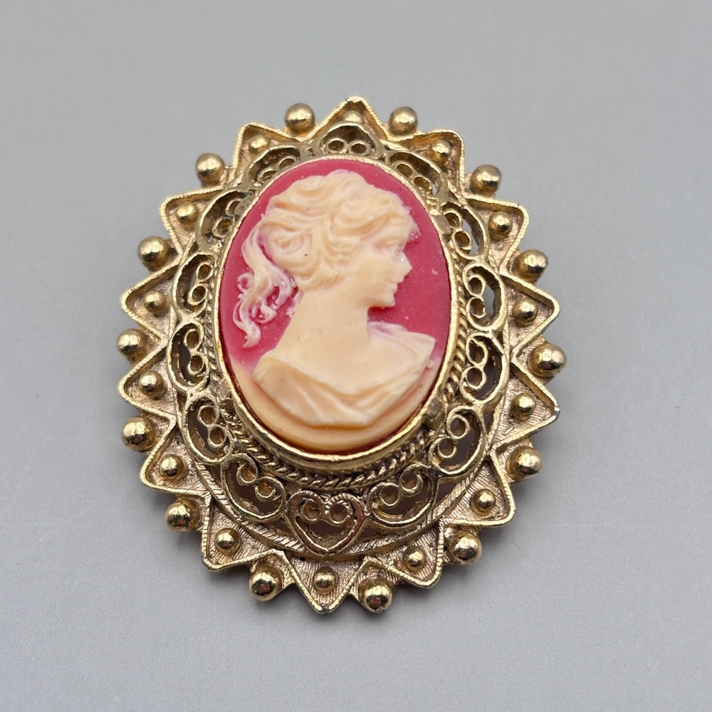 Vintage Cameo Brooch Gold Tone Ornate Filagree 2"